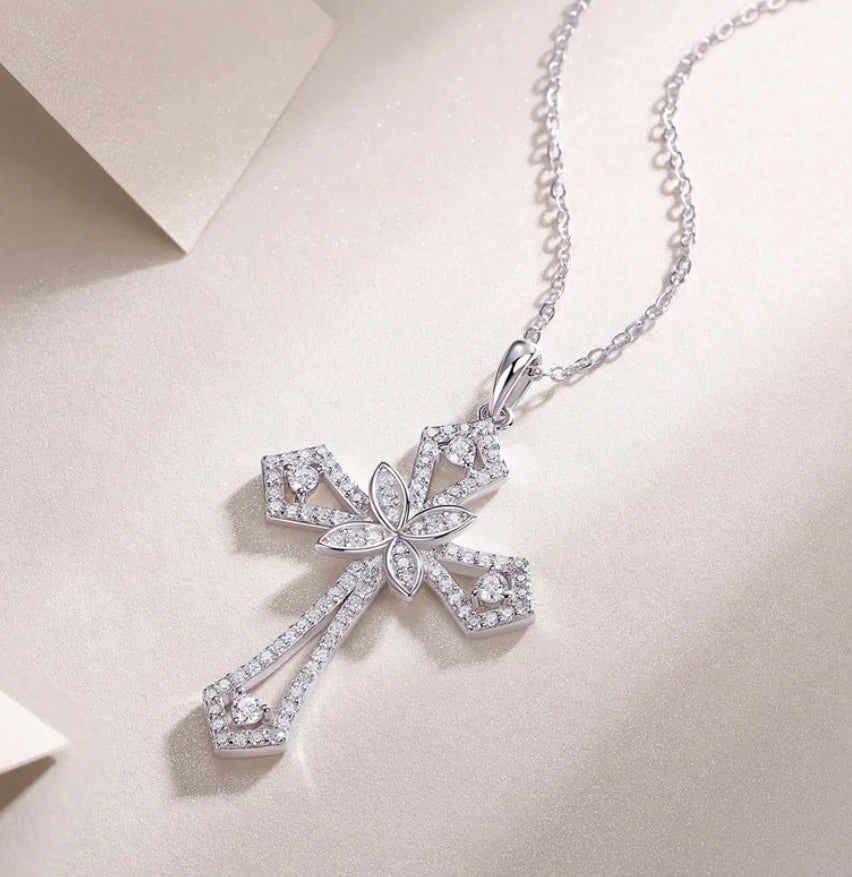 Dije cruz plata con moissanitas