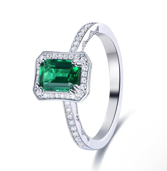 Anillo de plata con esmeralda lab y moissanitas