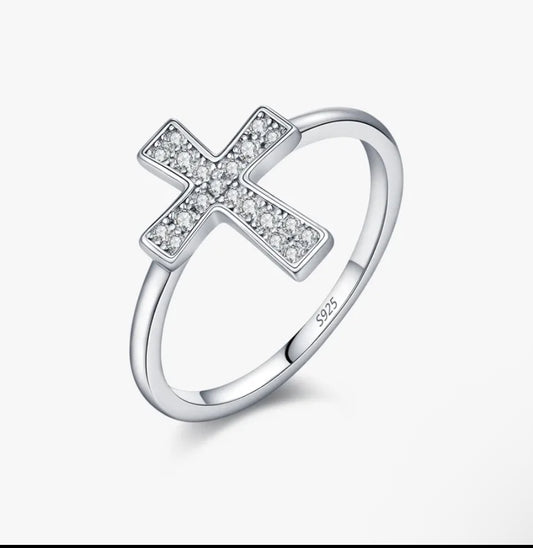 Anillo cruz moissanitas