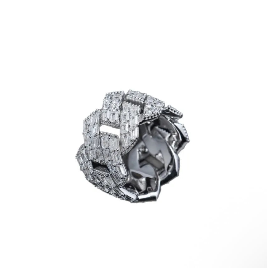 Anillo de plata con moissanitas baguette